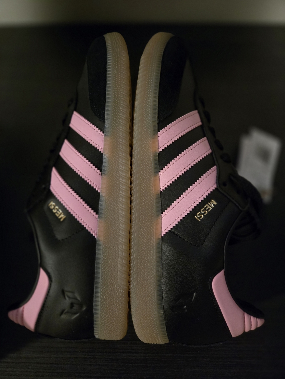 Adidas Mens Samba Messi Sneakers in Black/Pink Stripes NEW Size 11 Mens - Picture 2 of 8